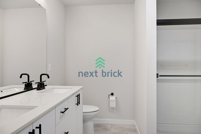 Building Photo - A fabulous 3 bedroom and 3 bathroom house