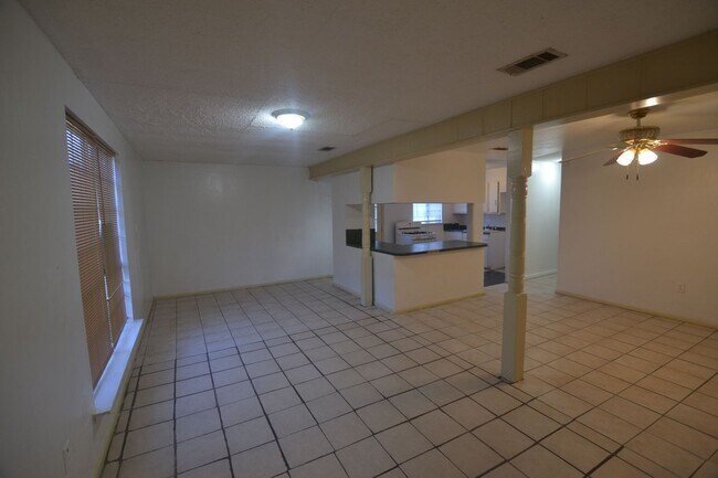 Building Photo - Housing Vouchers Accepted!!!  Location!  Newly updated, 4 bedroom, 2 bath home in historic Beechw...