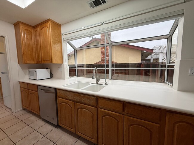 Building Photo - Single Story Home in Quiet Neigbhorhood Ne...