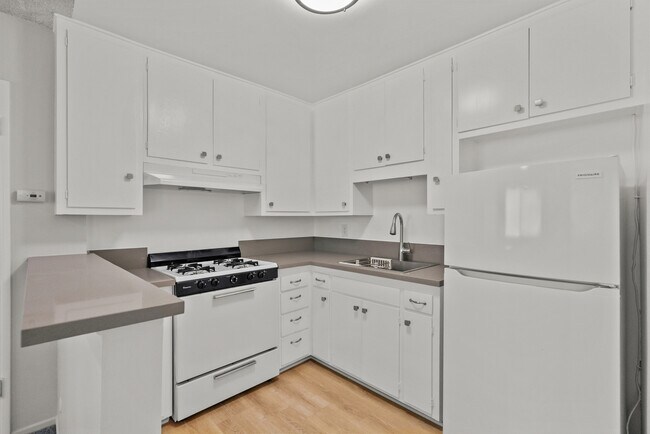 Building Photo - 15286 Sutton St