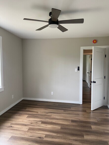 Building Photo - 56 18th Ave S