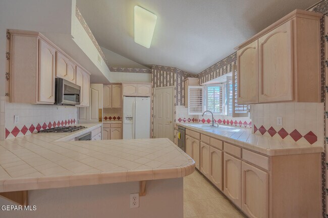 Building Photo - 2066 Paseo Del Prado Dr