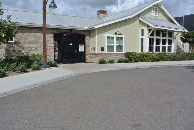 Building Photo - 347 Campolina Ct