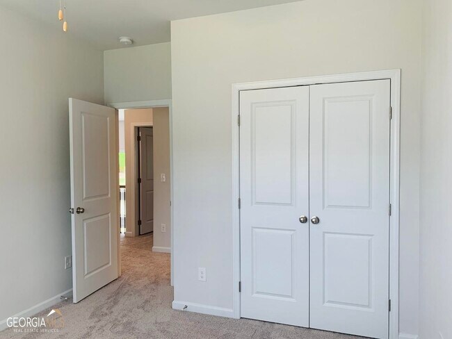 Building Photo - 7660 Tiberon Pkwy