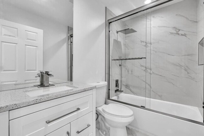 Building Photo - 4945 Fulton St