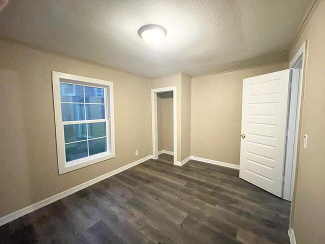 Building Photo - Your dream home awaits!