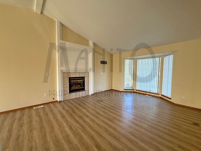 Building Photo - Beautiful Gleneden Heights Home
