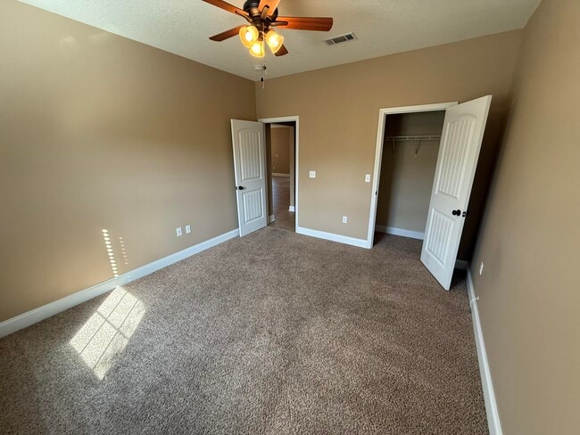 Building Photo - 4555 Hermosa Rd