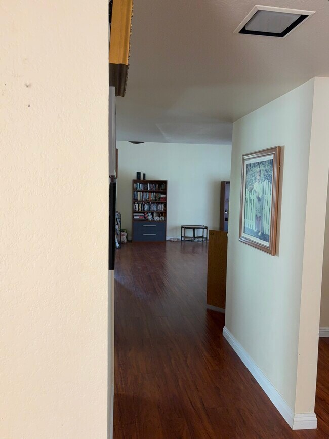 Building Photo - 948 Ettin Ave