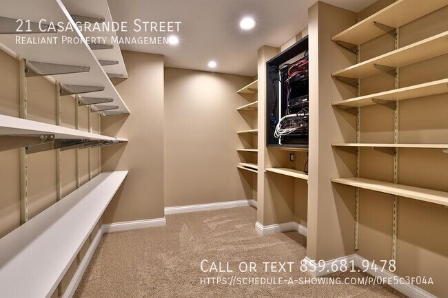 Building Photo - 21 Casagrande St
