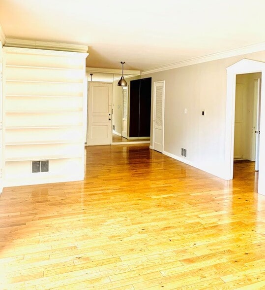 Building Photo - 1323 N Olive Dr