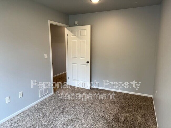 Building Photo - 808 7th Ave S