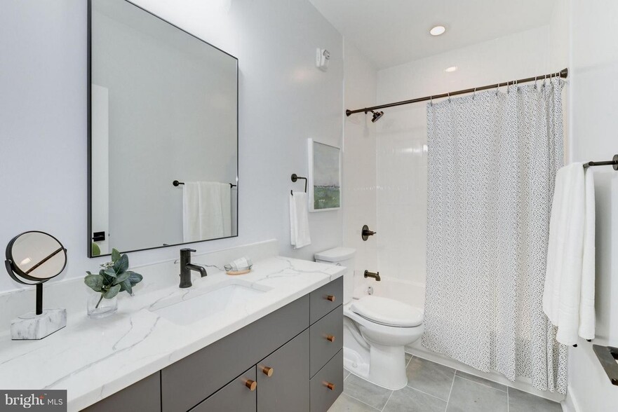bathroom - 1344 Maryland Ave NE