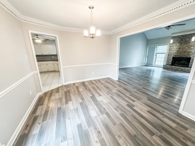 Building Photo - 3945 Windyke Dr