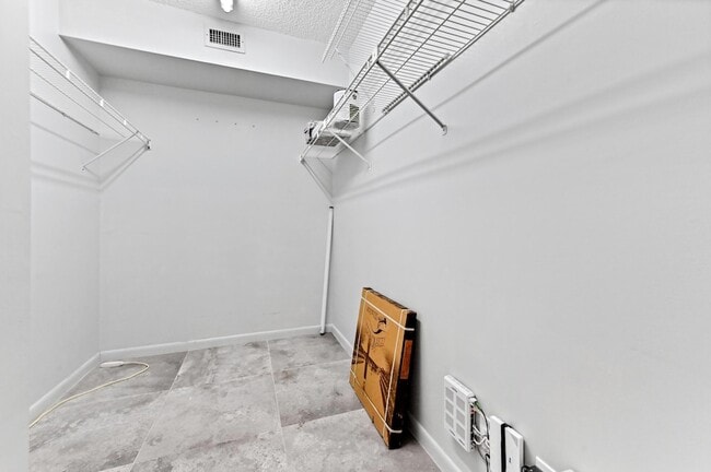 Building Photo - 14895 Builtmore Way