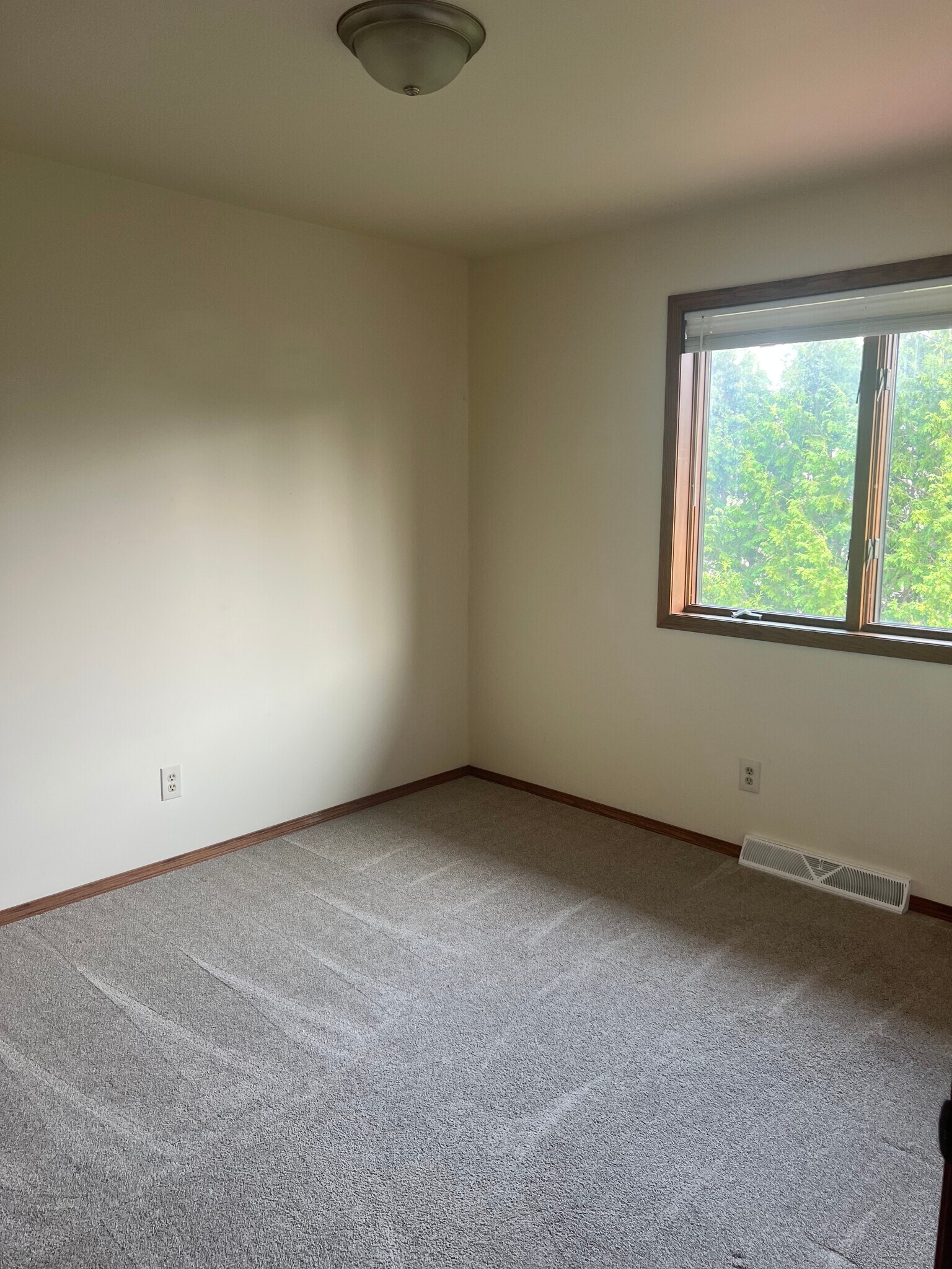 Building Photo - 23 Hollyhock Ct