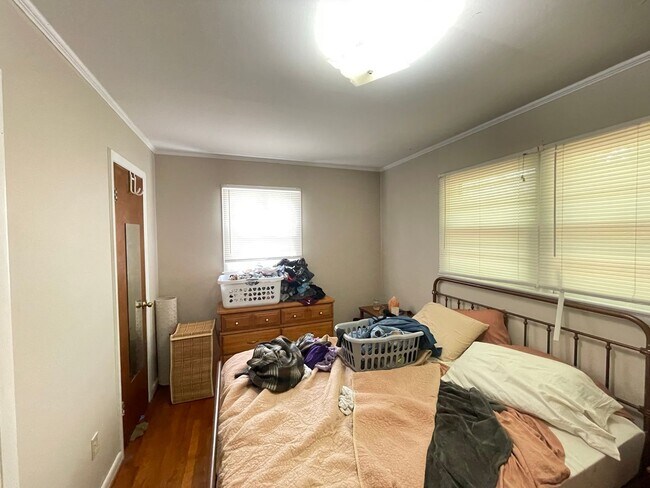 Building Photo - Knottingham Home Available