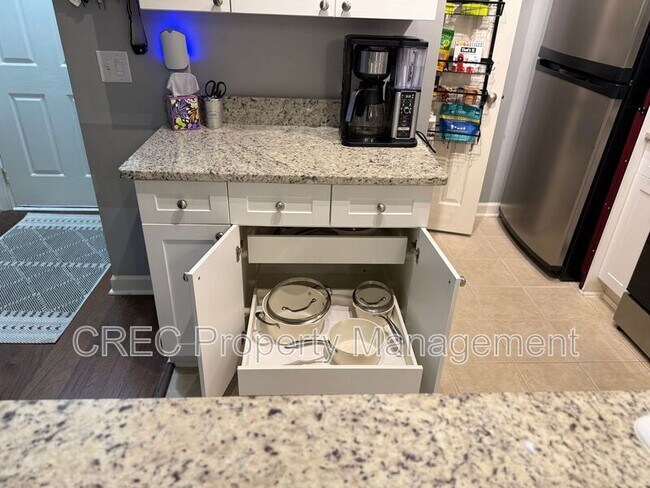 Building Photo - 1202 Grove Park Dr