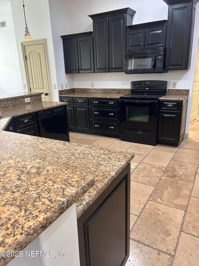 Building Photo - 1613 Fairway Ridge Dr