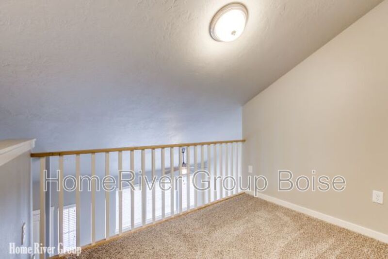 Building Photo - 182 S Trek Ln