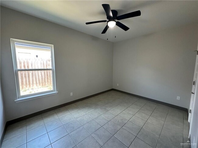Building Photo - 2326 S Vly Cir