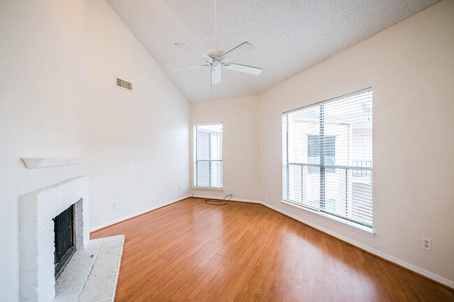 Building Photo - 3742 Thistlemont Dr