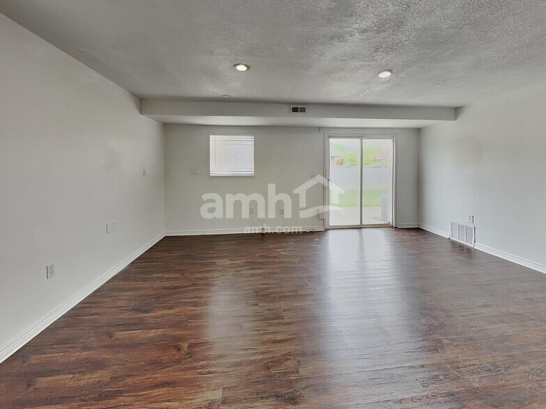Building Photo - 1251 S 820 W