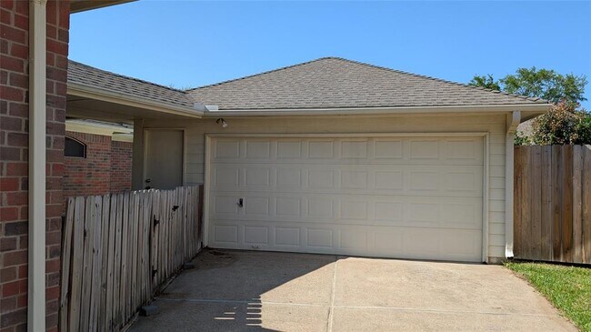 Building Photo - 23206 Colony Green Dr