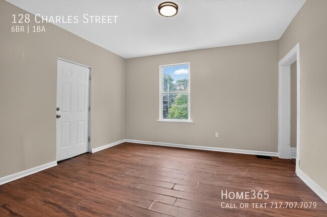 Building Photo - 128 Charles St