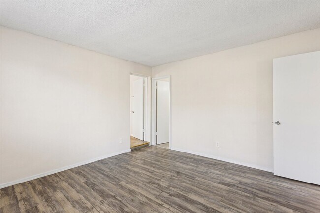 Building Photo - Completely updated minutes to Hiking at South Mountain!!!  Brand New Paint, Tile and Laminate Thr...
