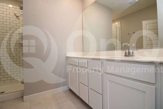 Building Photo - 2736 S Cavalier Dr