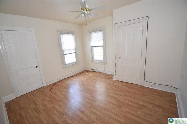 Building Photo - 215 Cattell St