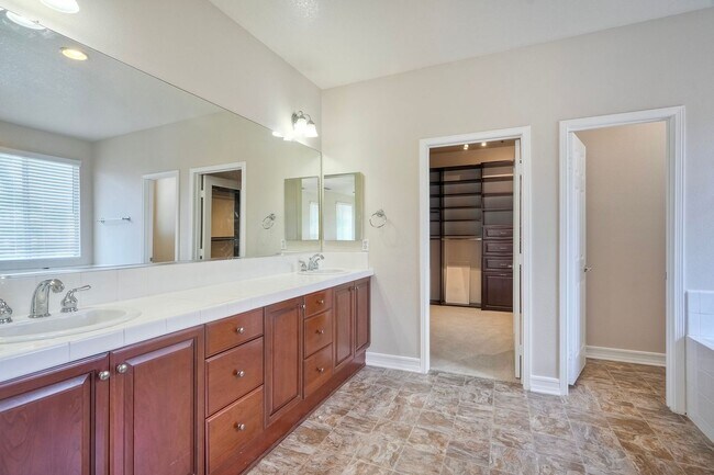 Building Photo - 4Bed/3Bath Carlsbad Home with Office  & Lo...