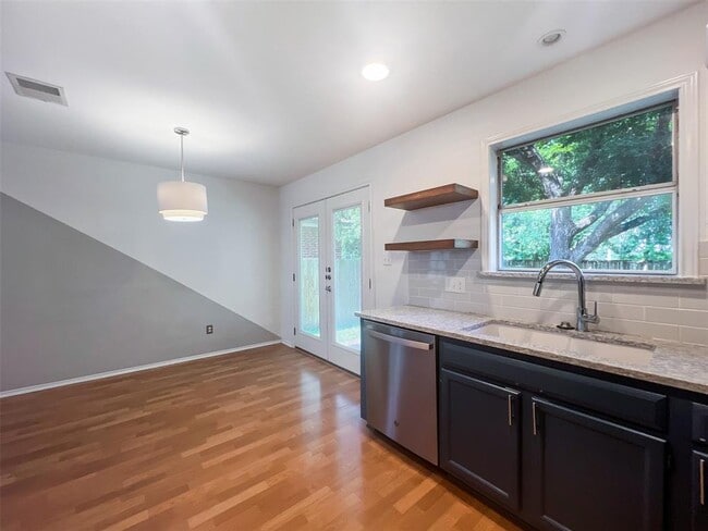 Building Photo - 7521 Peabody Dr