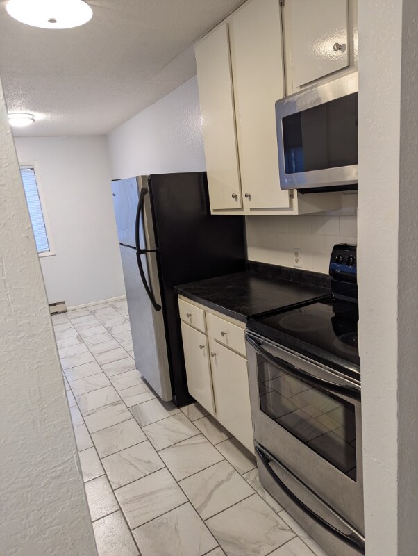 Building Photo - 300 Hopp Ave