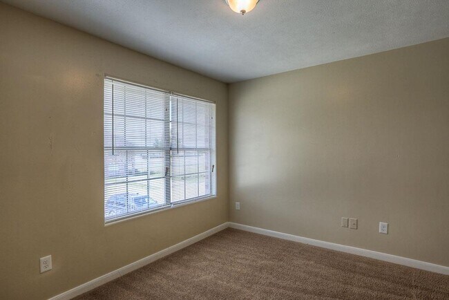 Building Photo - 10610 Pine Landing Dr