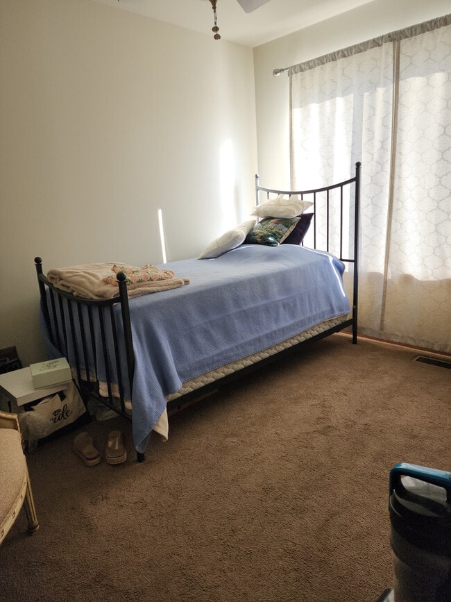 Building Photo - 1542 Sauganash Ct