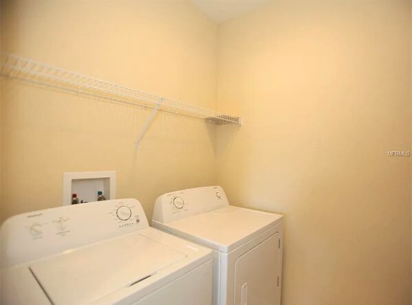 Building Photo - 1343 Clove Dr