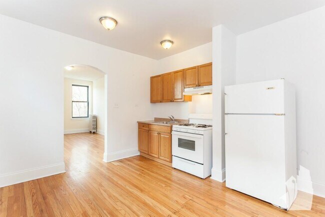 Building Photo - 2737 North Spaulding-308