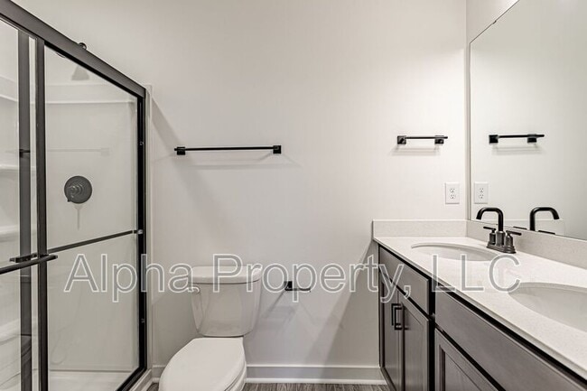 Building Photo - 1239 Westgate Vlg Dr