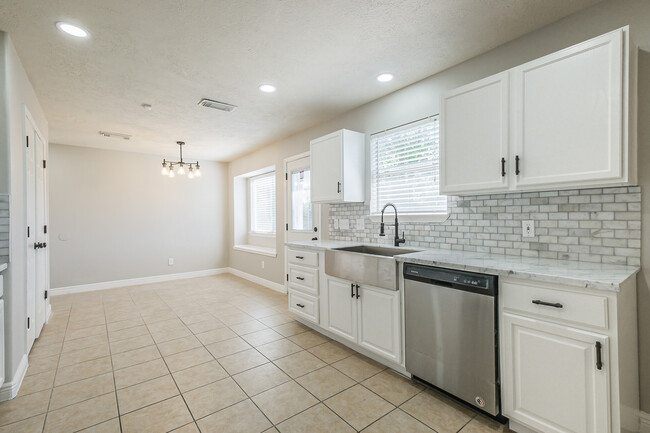 Building Photo - 12402 Greenmesa Dr