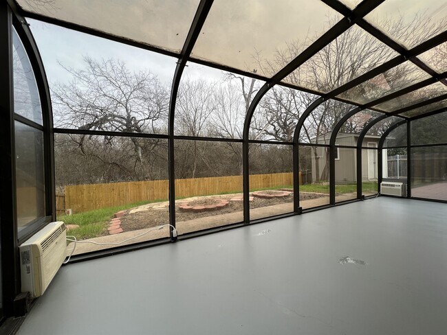 Building Photo - 116 Meadow Lark