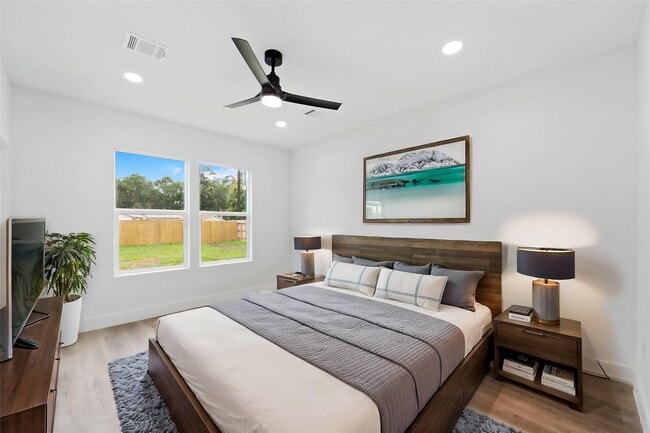 Building Photo - 821 Empire St