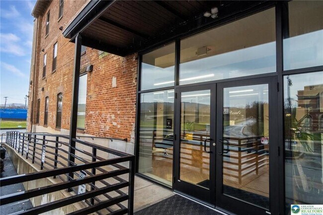 Building Photo - 107 Hamilton St