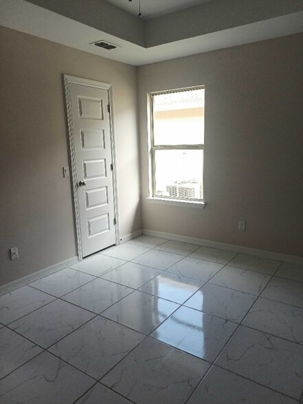 Building Photo - 2710 Larkspur Ave