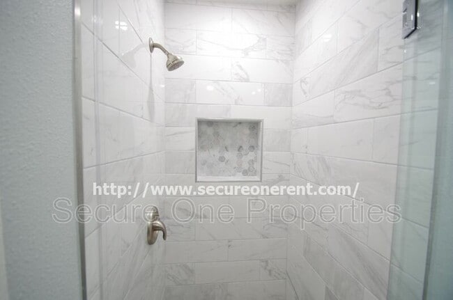 Building Photo - 6255 Canoga Ave