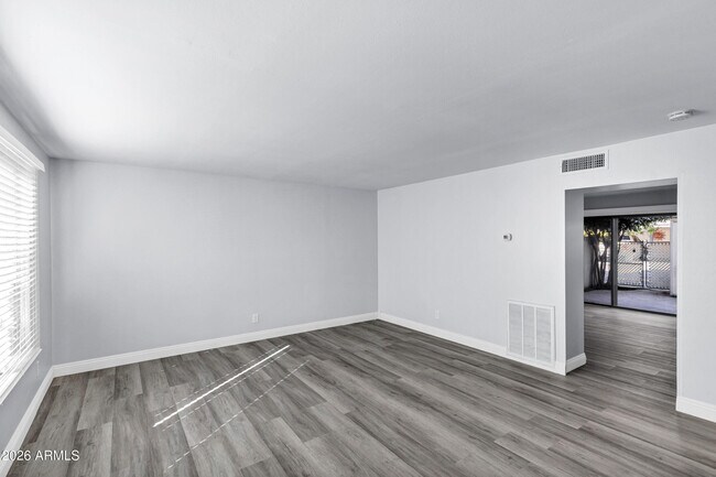 Building Photo - 14 E Hermosa Dr