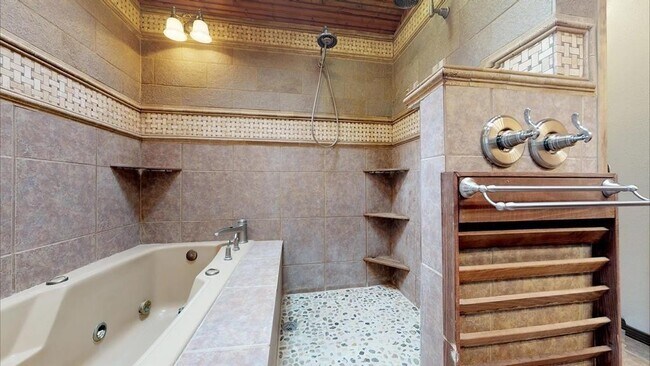Building Photo - Northeast El Paso 5bed Refrig A/C house in...