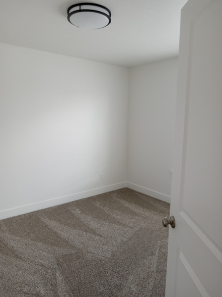 Building Photo - 563 Eagle Dr