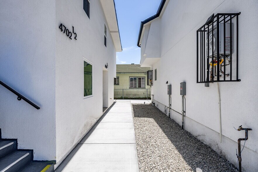 Building Photo - 4700 S Gramercy Pl
